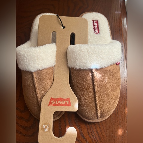 Levi's Shoes - New Levi’s women’s slippers size 7-8